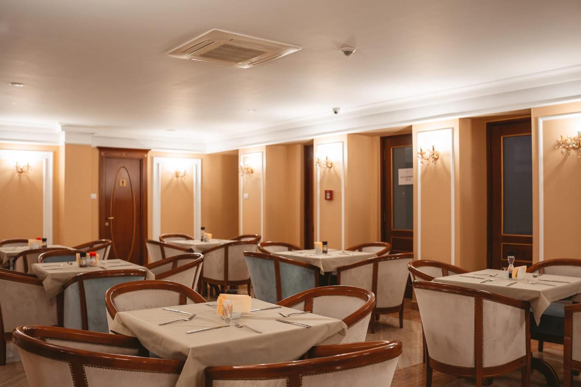 Astoria Grand Hotel Oradea Ngoại thất bức ảnh
