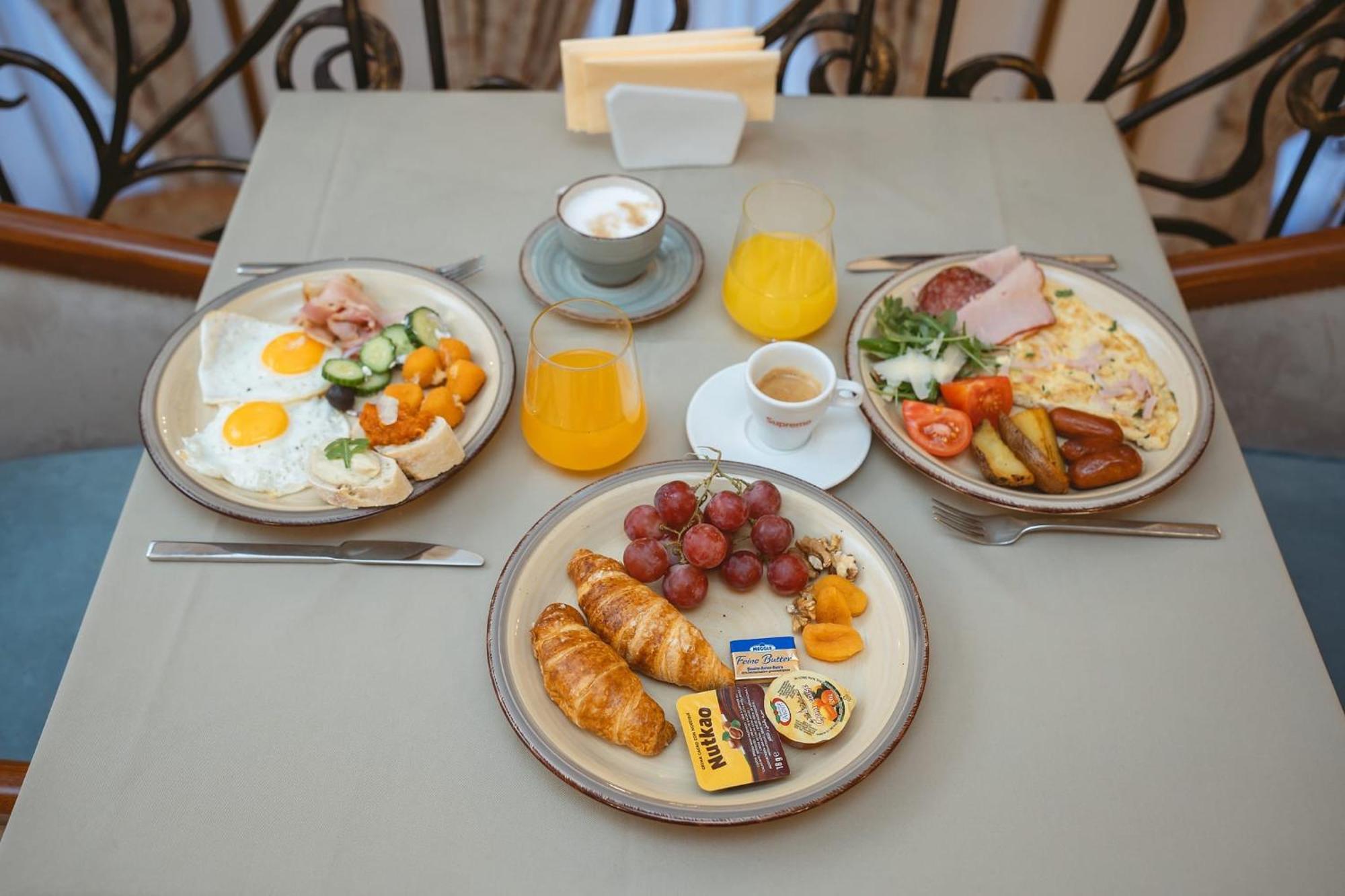 Astoria Grand Hotel Oradea Ngoại thất bức ảnh